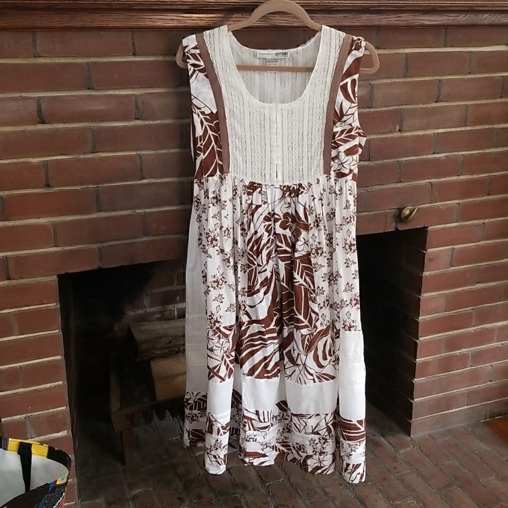 White and brown summer dress. Size M. 100% cotton.